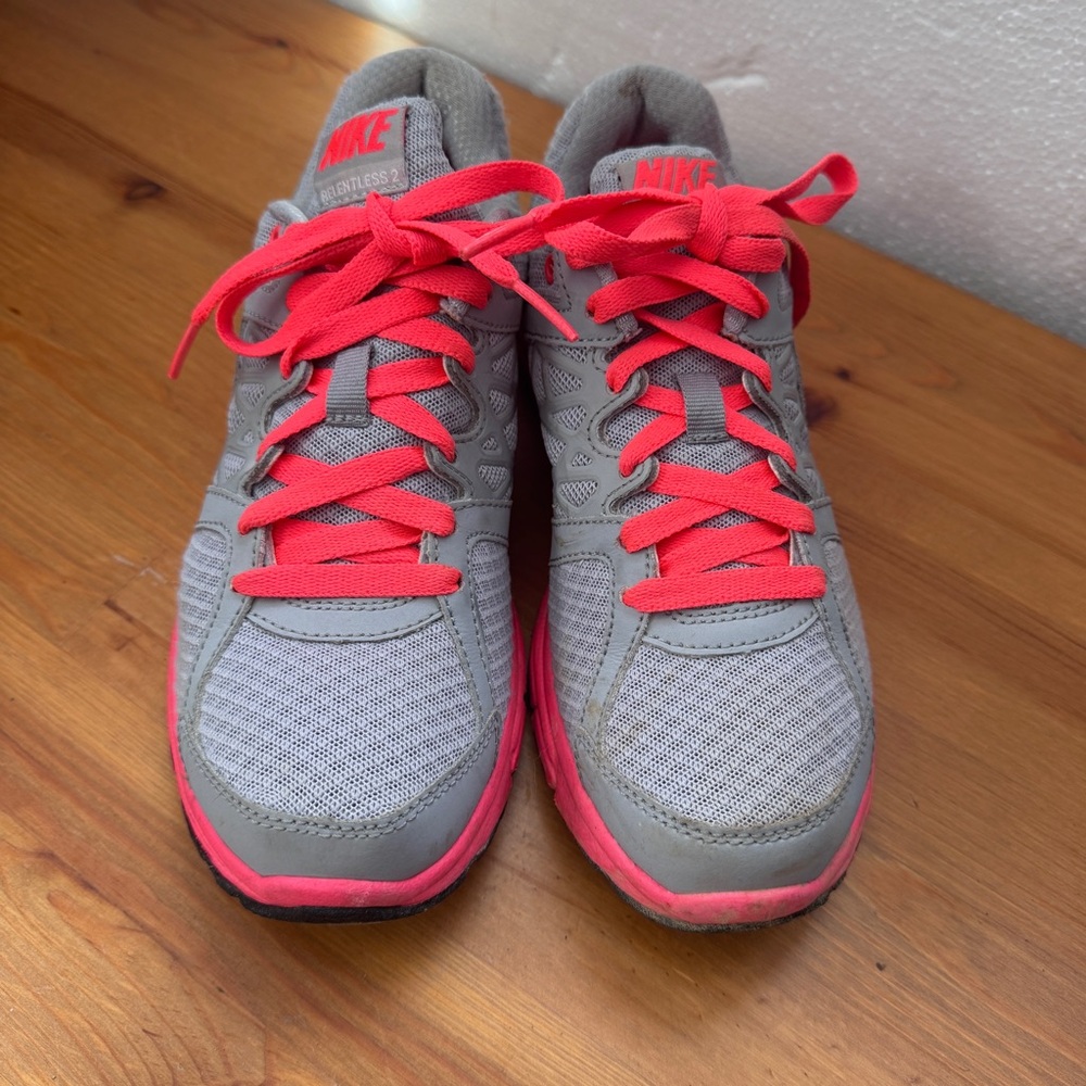 Nike air relentless 2 running shoes size 7 orange  and gray